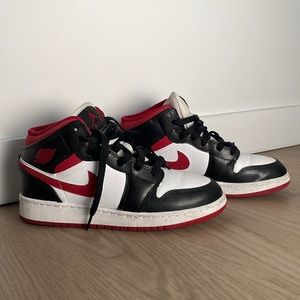 Nike Jordan’s Mid Tops in Red/Black/White